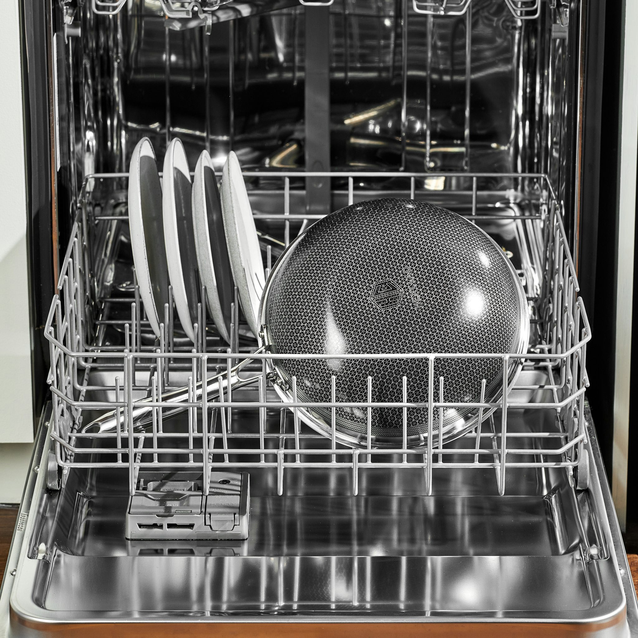 HexClad_10_HybridWok_CWWK10-C_Dishwasher_050624_01_SQUARE