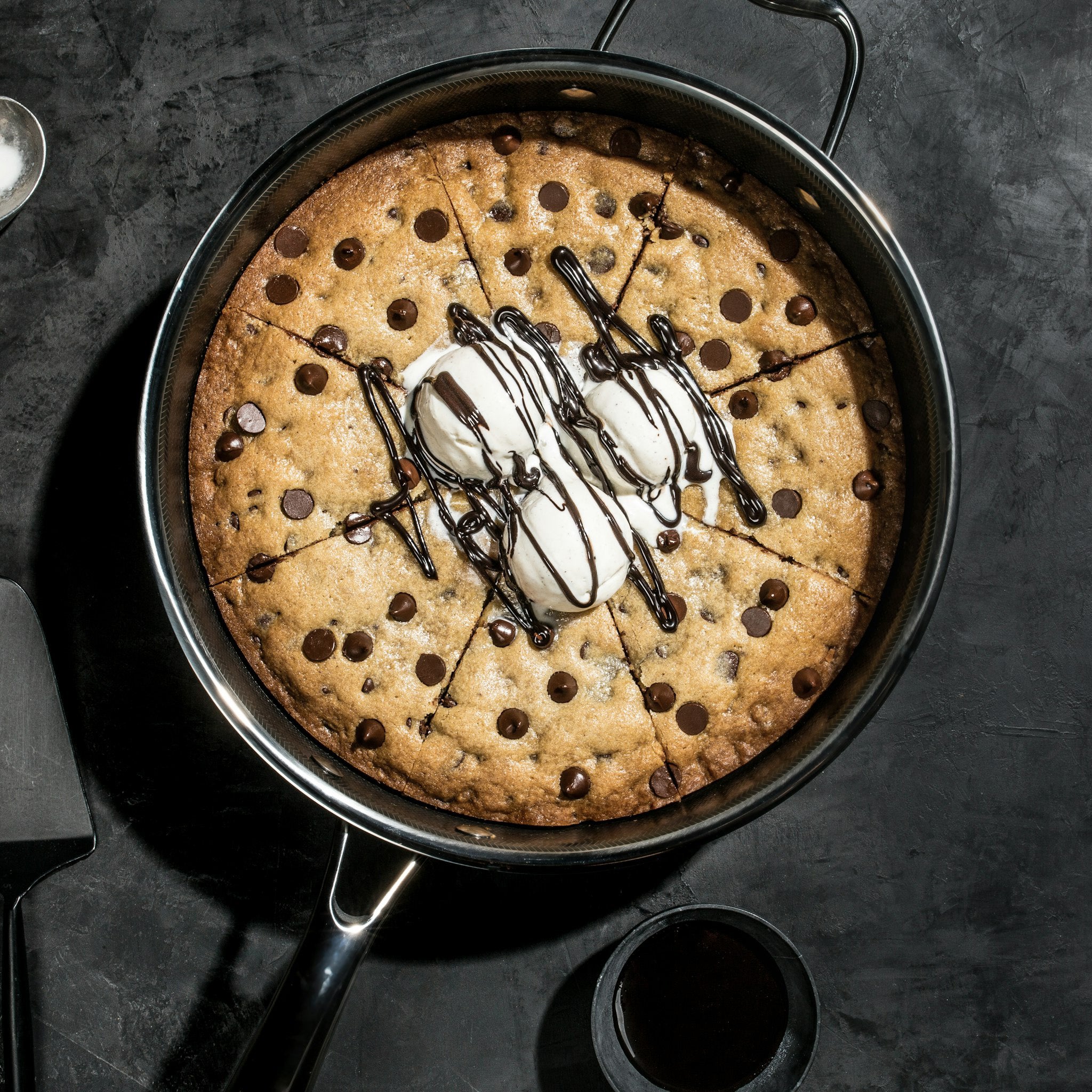 HexClad_3.3QTDeepSautePan_CWSPLD33-C_SkilletChoclateChipCookie_010924_KF_01_SQUARE