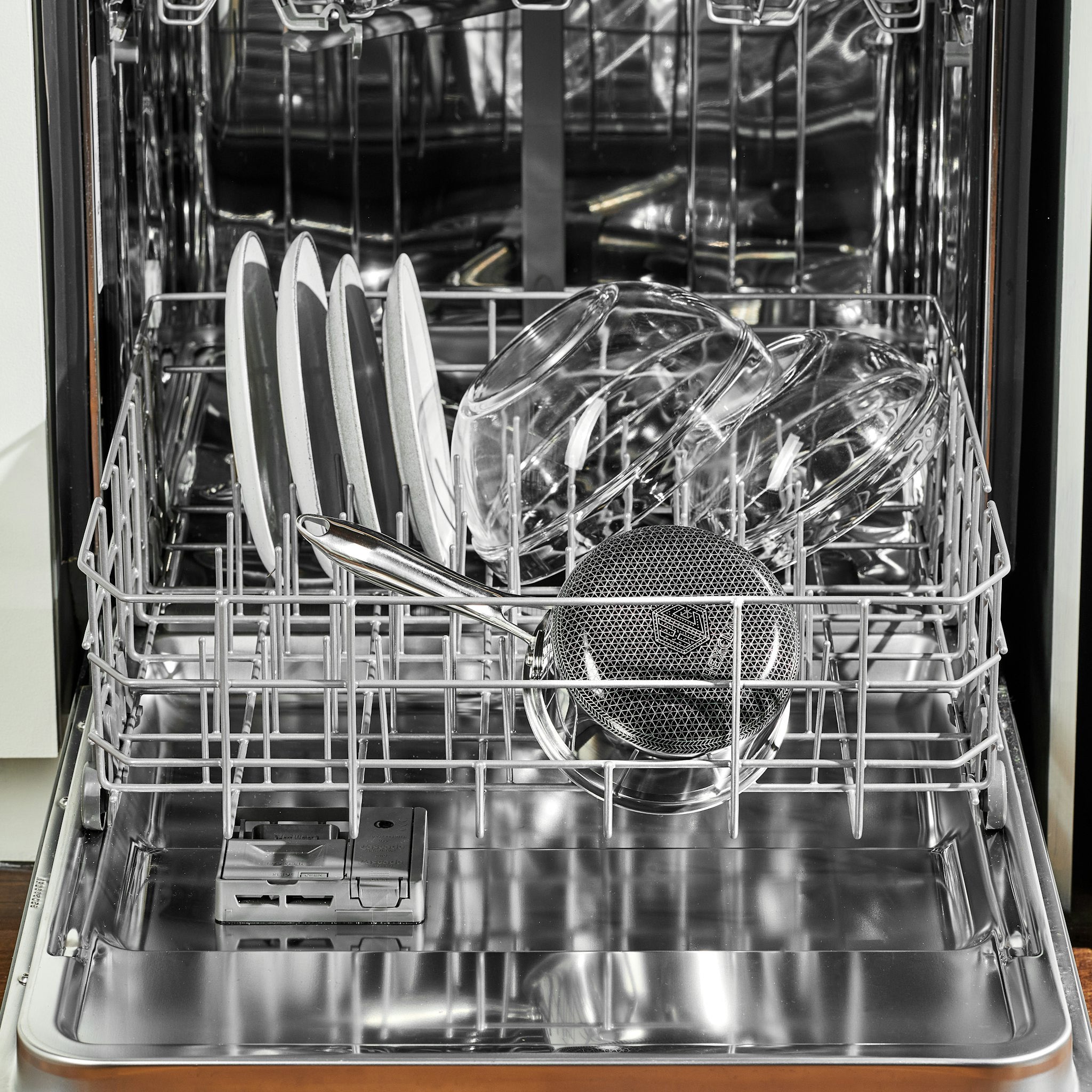 HexClad_Hybrid1QtPot_CWPTLD01-LD_Dishwasher_050624_01_SQUARE_1