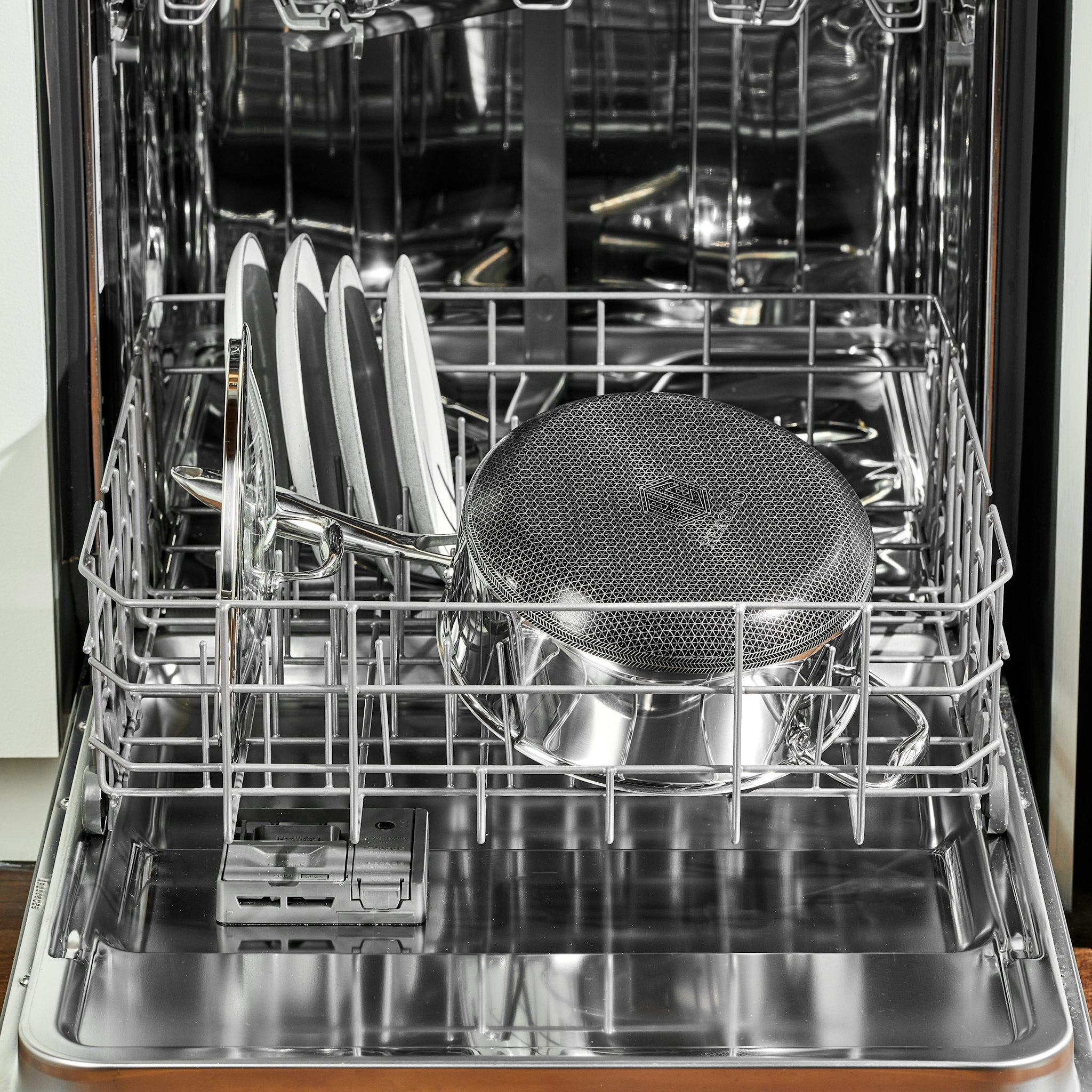 HexClad_Hybrid3QtPot_CWPTLD03-C_Dishwasher_050624_02_SQUARE_1