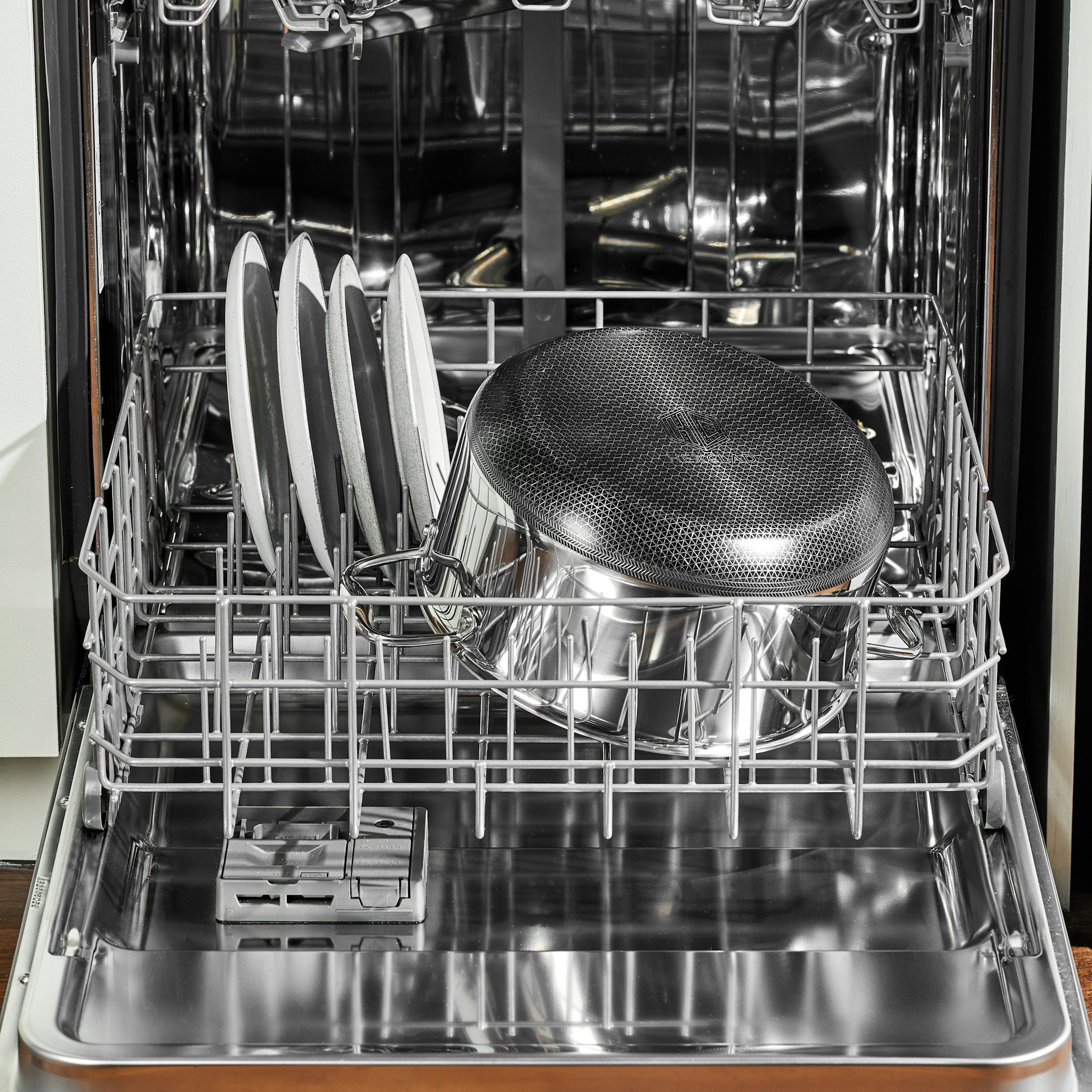 HexClad_Hybrid8QtPot_CWPTLD08-C_Dishwasher_050624_02_SQUARE