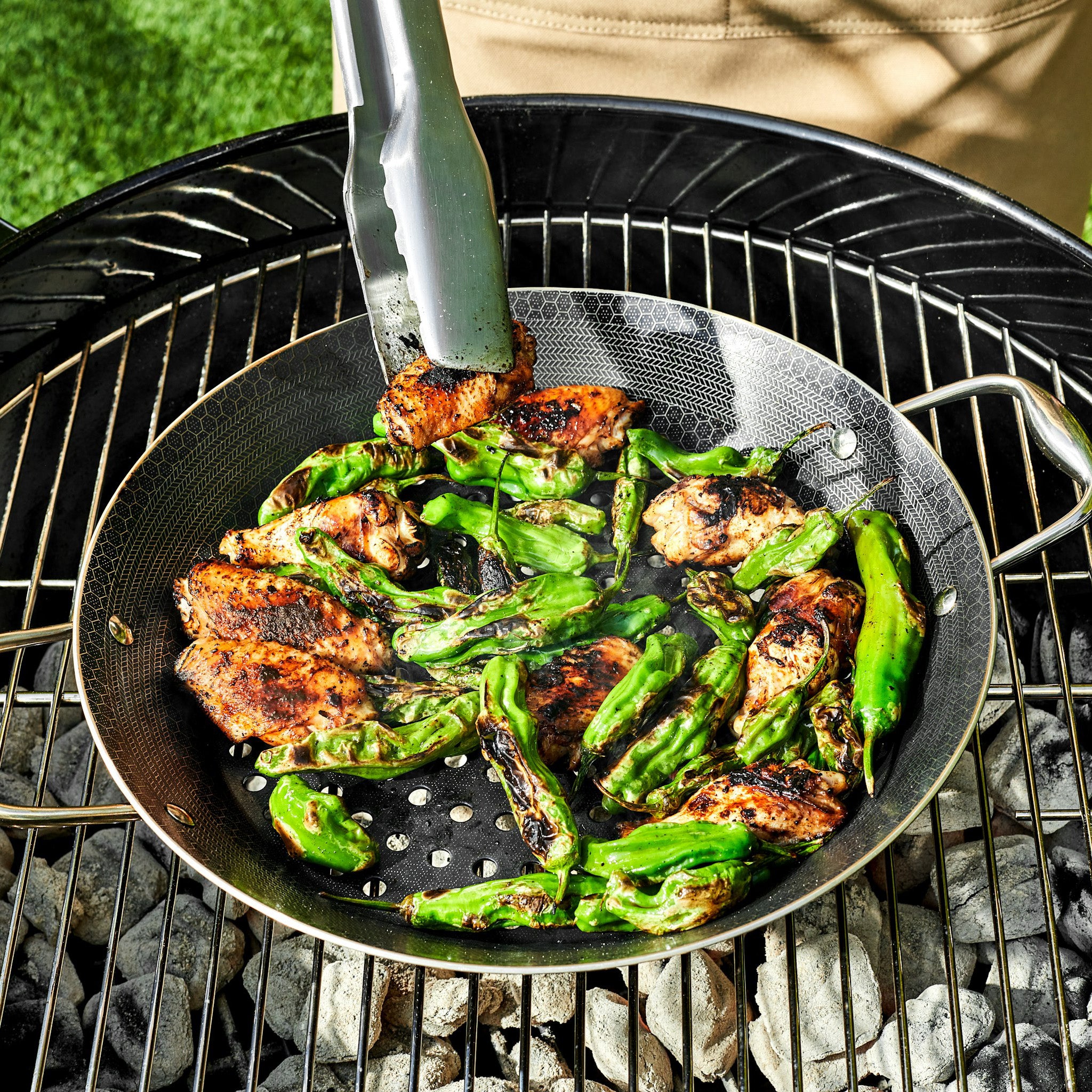 HexClad_HybridBBQGrillPan_CWBQ12-C_GrilledSweetHoneyGlazedChicken_Shishitos_041924_KF_01_SQUARE