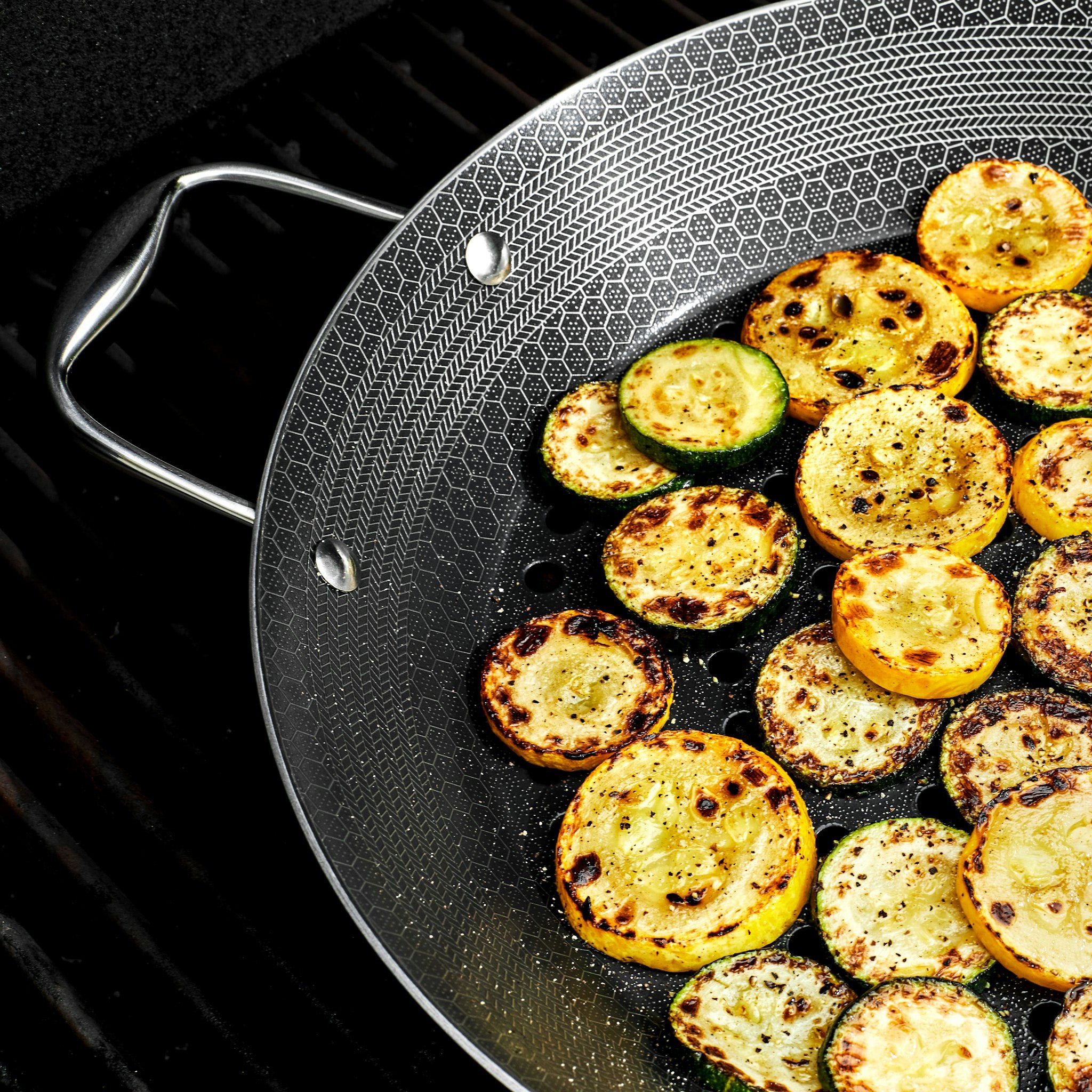 HexClad_HybridBBQGrillPan_CWBQ12-C_WarmGrilledZucchiniFeta_BasilSalad_041924_KF_01_SQUARE