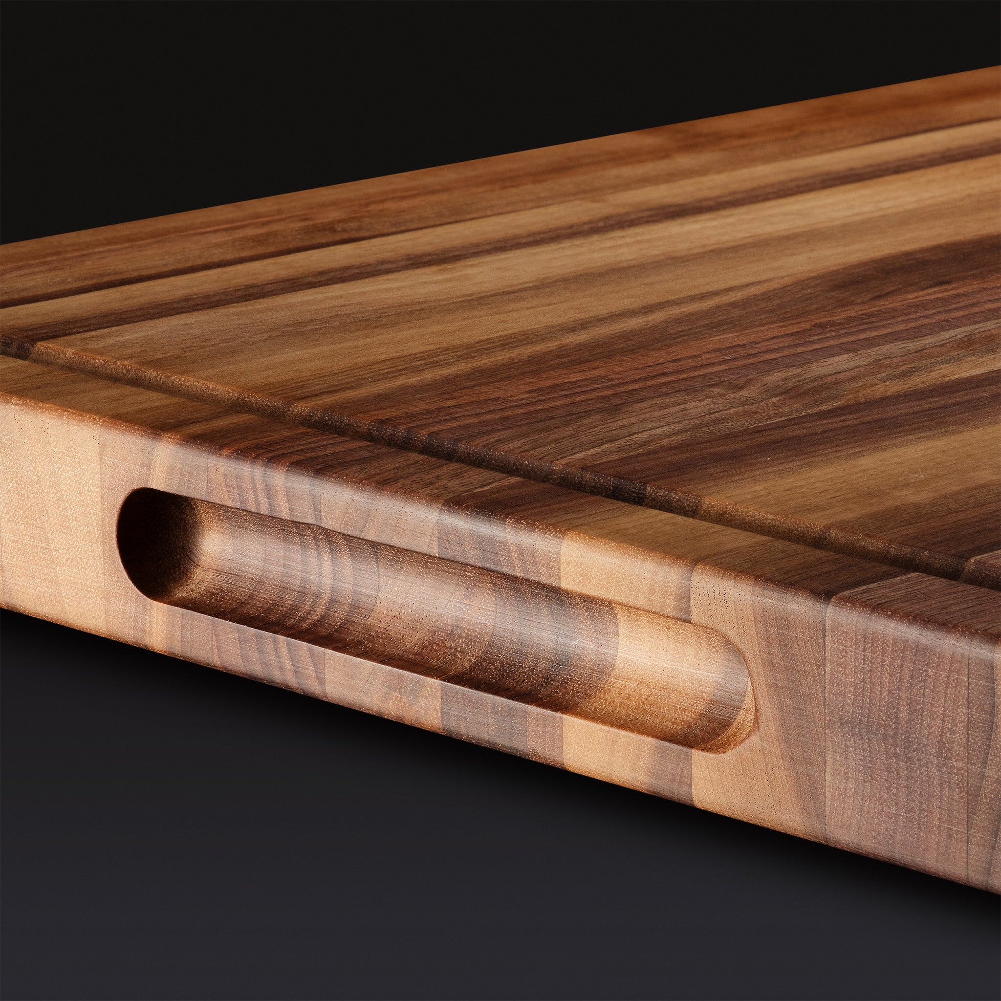 HexClad_LargeWalnutBoardV2_KWWB24-V2_Detail_Handle_Black_0225_AG