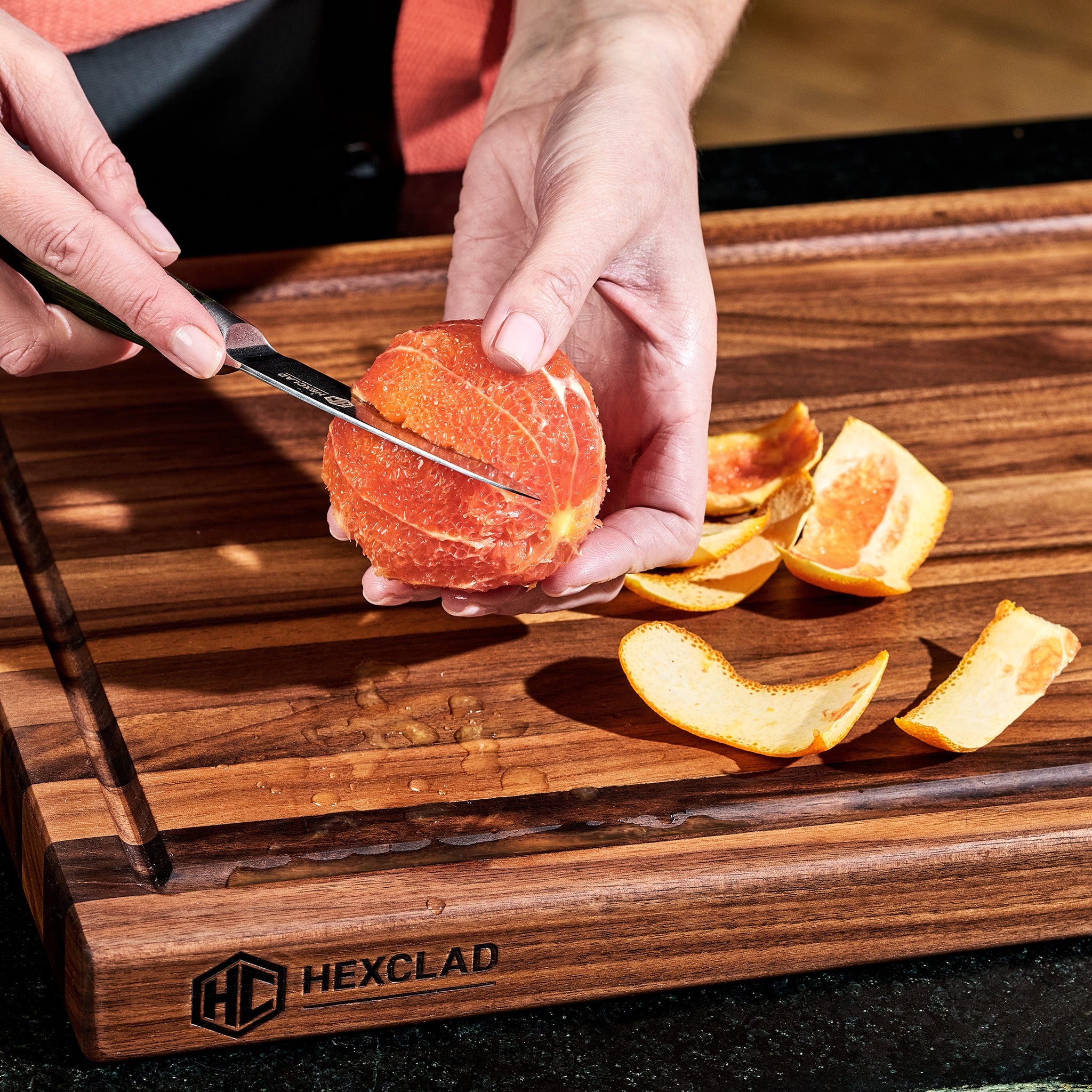 HexClad_MediumWalnutBoardV2_KWWB20-V2_ParingKnife_CTPK35_Citrus_012325_KF_03