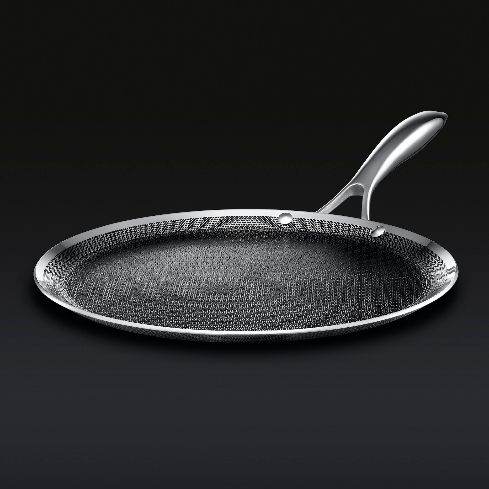Hexclad_12inchGriddle_34_EdgeandCenter_BLACK_bb127ee0-c1d8-45f6-968c-753e78981360