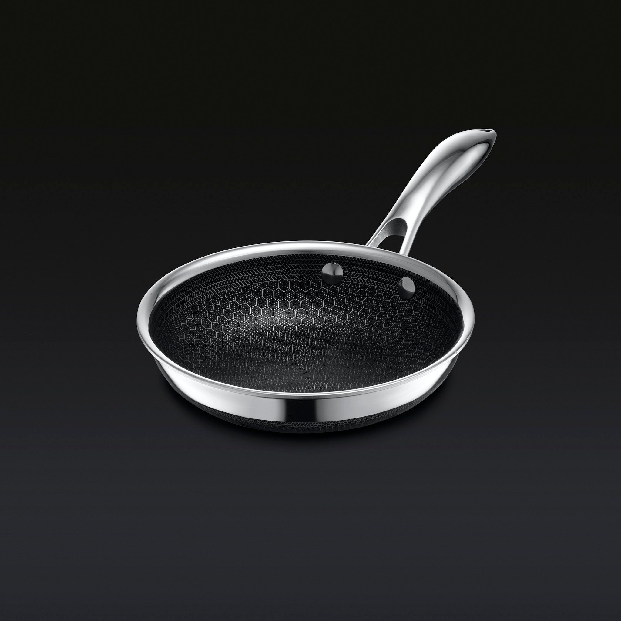 Hexclad_7inchPan_Angle_BLACK_84455d7b-6dfc-4106-b304-0d8a13c66822