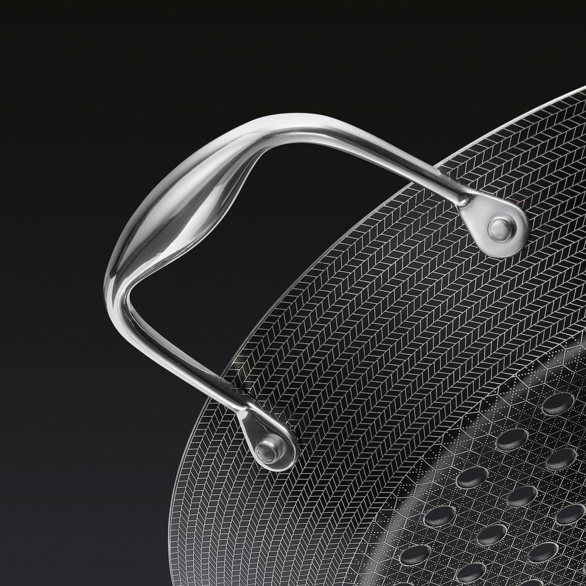 Hexclad_BBQGrillPan_Detail_Black-croppedin